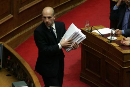 Έξι δικογραφίες για πρώην υπουργούς διαβιβάζονται στη Βουλή