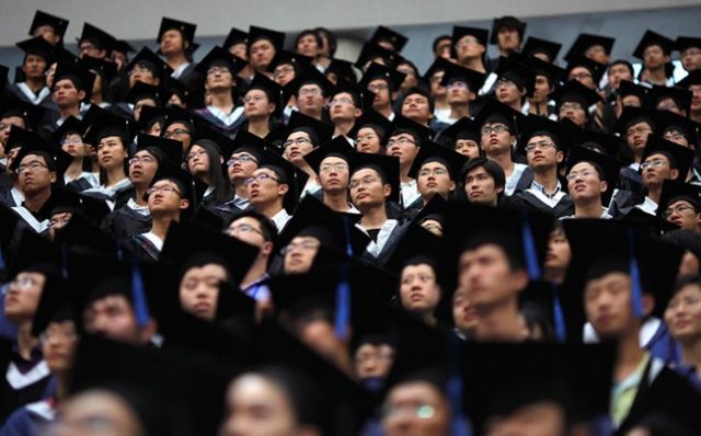 Σε στρατιά πτυχιούχων πανεπιστημίων στοχεύει η Κίνα