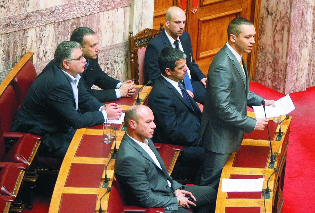 Άθλια υβριστική επίθεση χρυσαυγιτών βουλευτών κατά Μιχελάκη-Σηφουνάκη