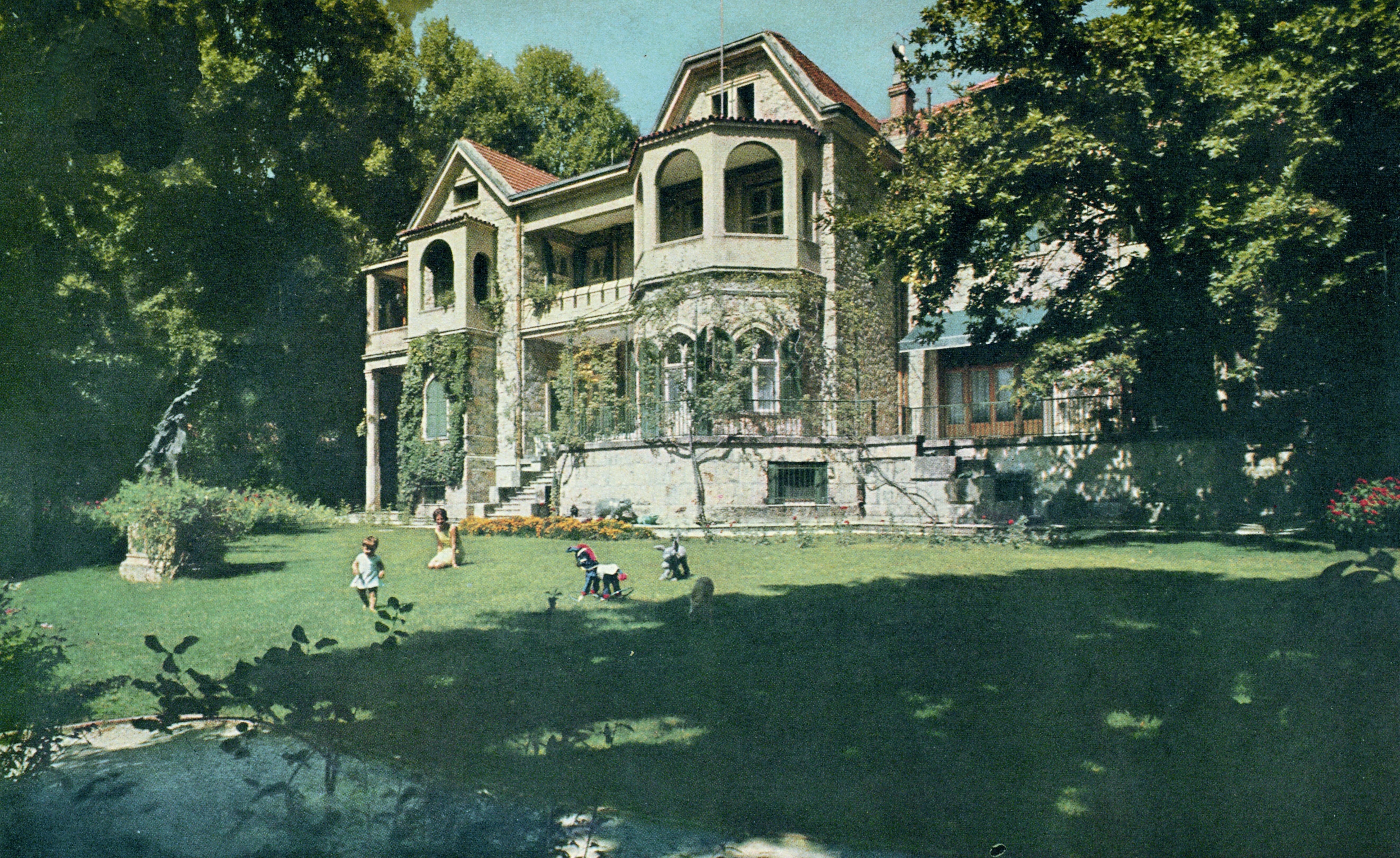 Τι θέλουν οι μπολσεβίκοι στο Τατόι;