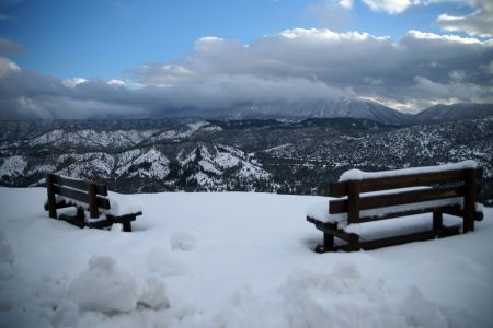 Τσουχτερό κρύο και χιόνια στα ορεινά – Σε κλοιό κακοκαιρίας η χώρα