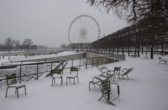 Σε πορτοκαλί συναγερμό λόγω σφοδρών χιονοπτώσεων η Γαλλία