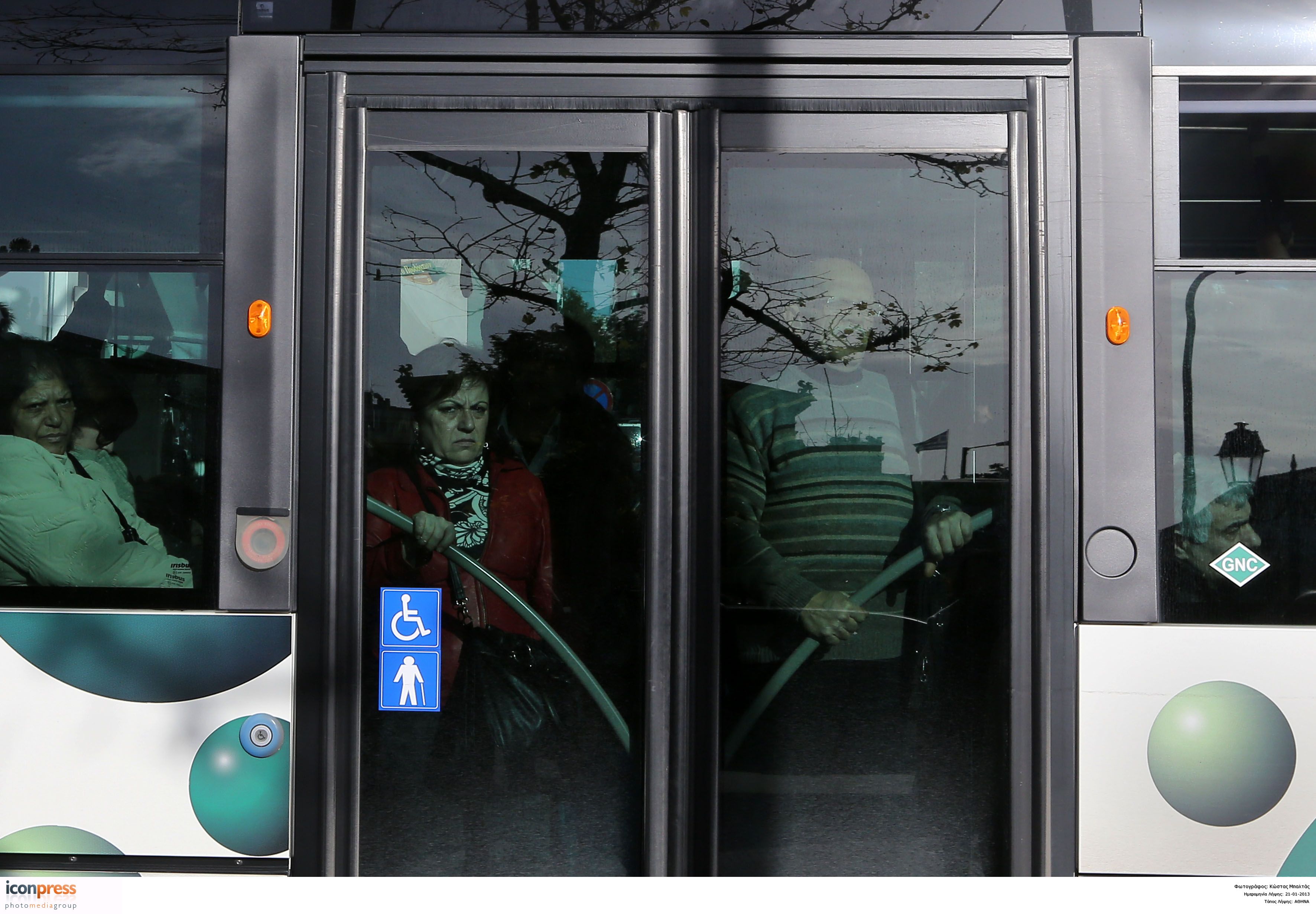 Υποχρεωτική επιβίβαση από την μπροστινή πόρτα στα λεωφορεία