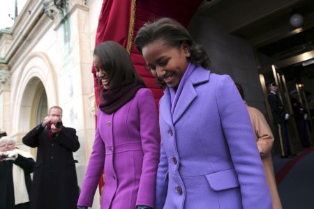 Η μικρή κόρη του Ομπάμα έπιασε δουλειά ως σερβιτόρα