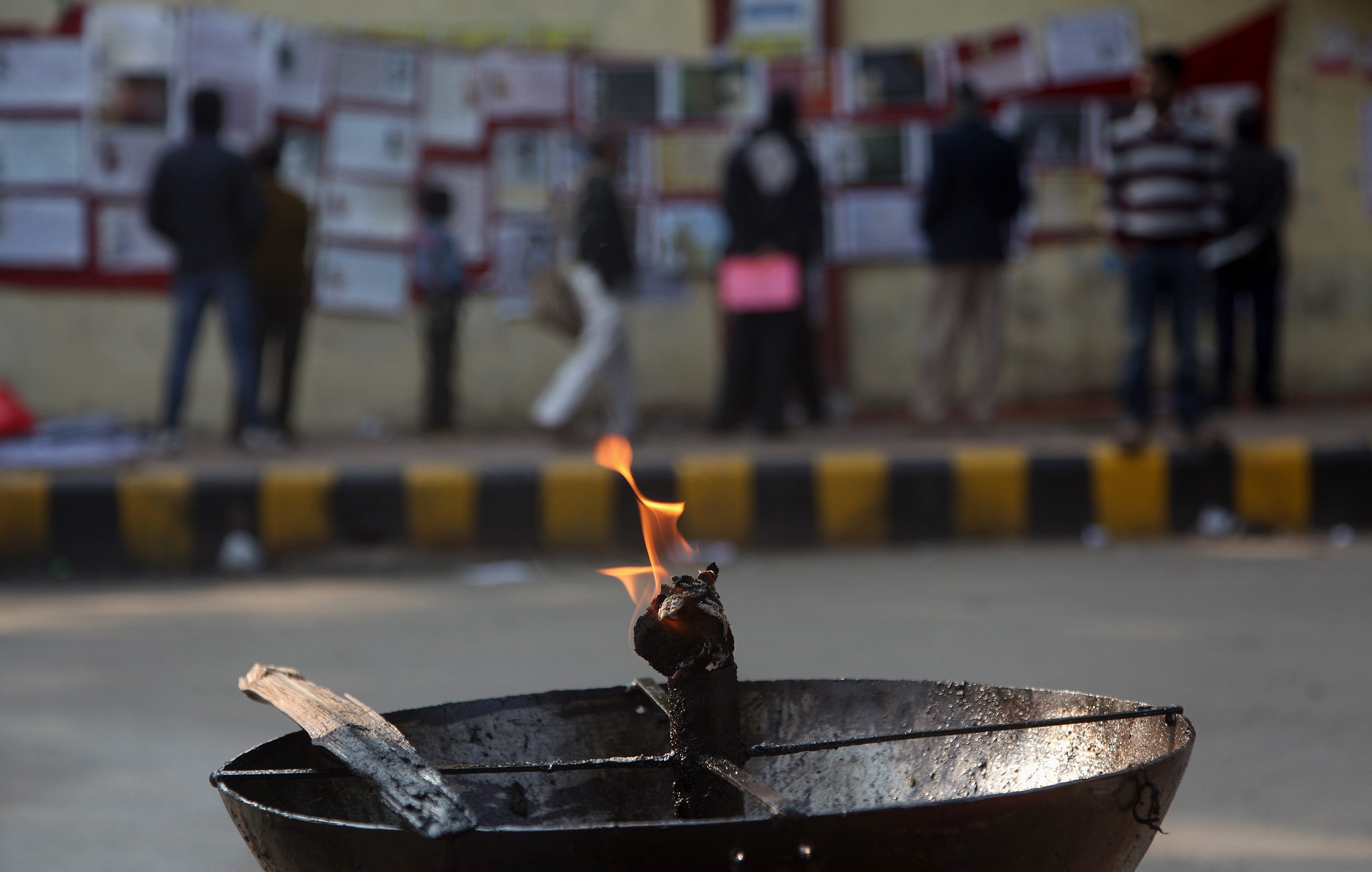 Νέο Δελχί: Ενώπιον των δικαστών την Πέμπτη οι βιαστές της 23χρονης
