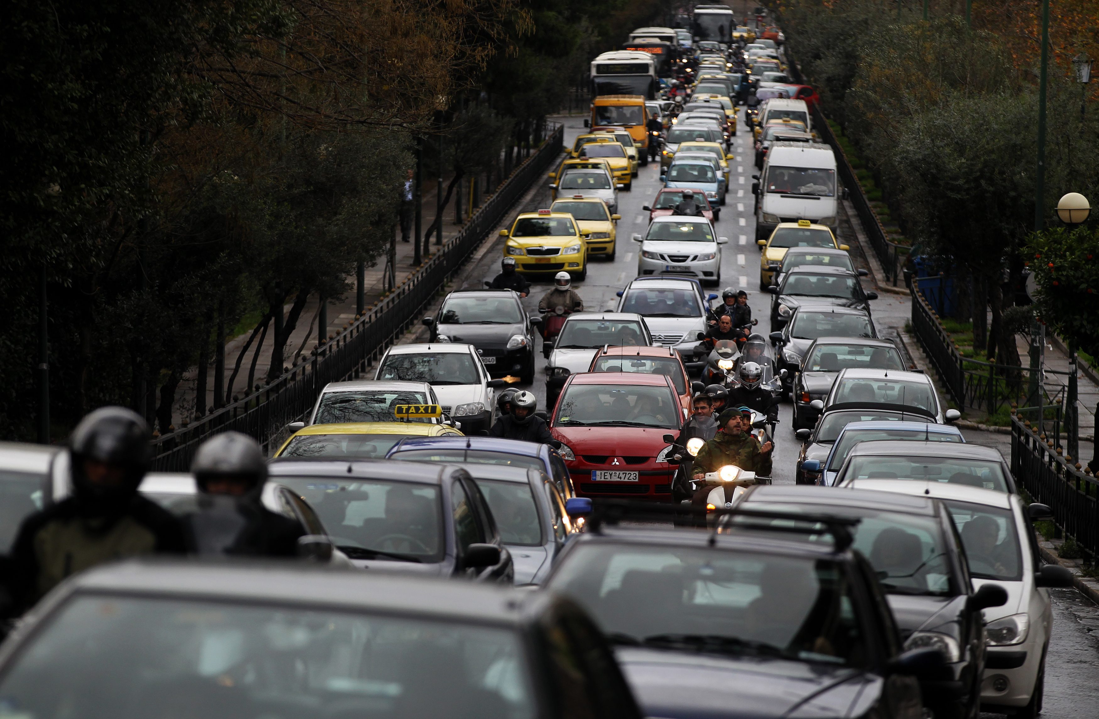 Ατύχημα προκάλεσε κυκλοφοριακό πρόβλημα στην ΕΟ Αθηνών-Λαμίας