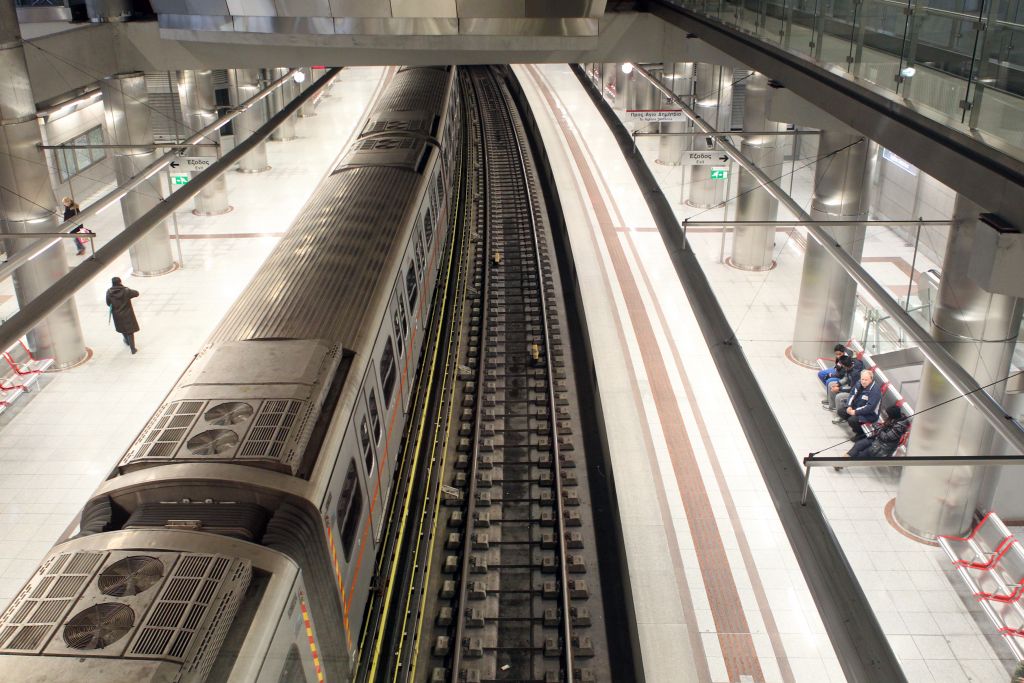 Ανδρας τραυματίστηκε πέφτοντας στις ράγες του μετρό στα Σεπόλια