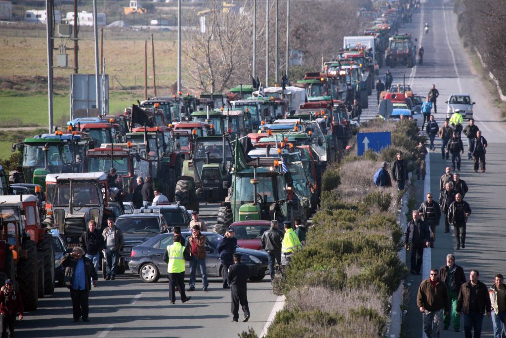Farmers prepare protests with disruptive tractor blockades of roads