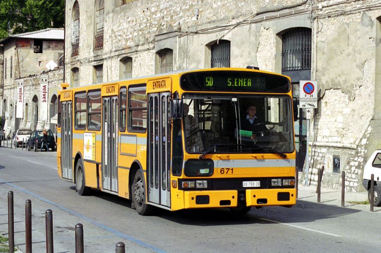 Ιταλία: Χωρίς λεωφορεία λόγω χρεών η Νάπολη | tovima.gr