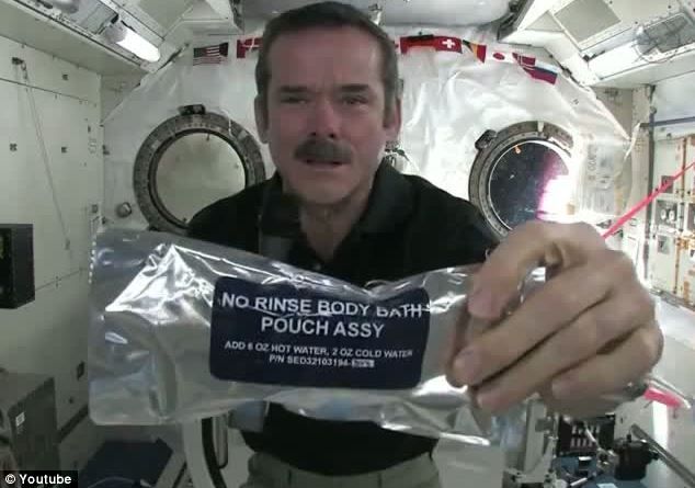 Πώς να πλύνετε τα χέρια σας στο Διάστημα