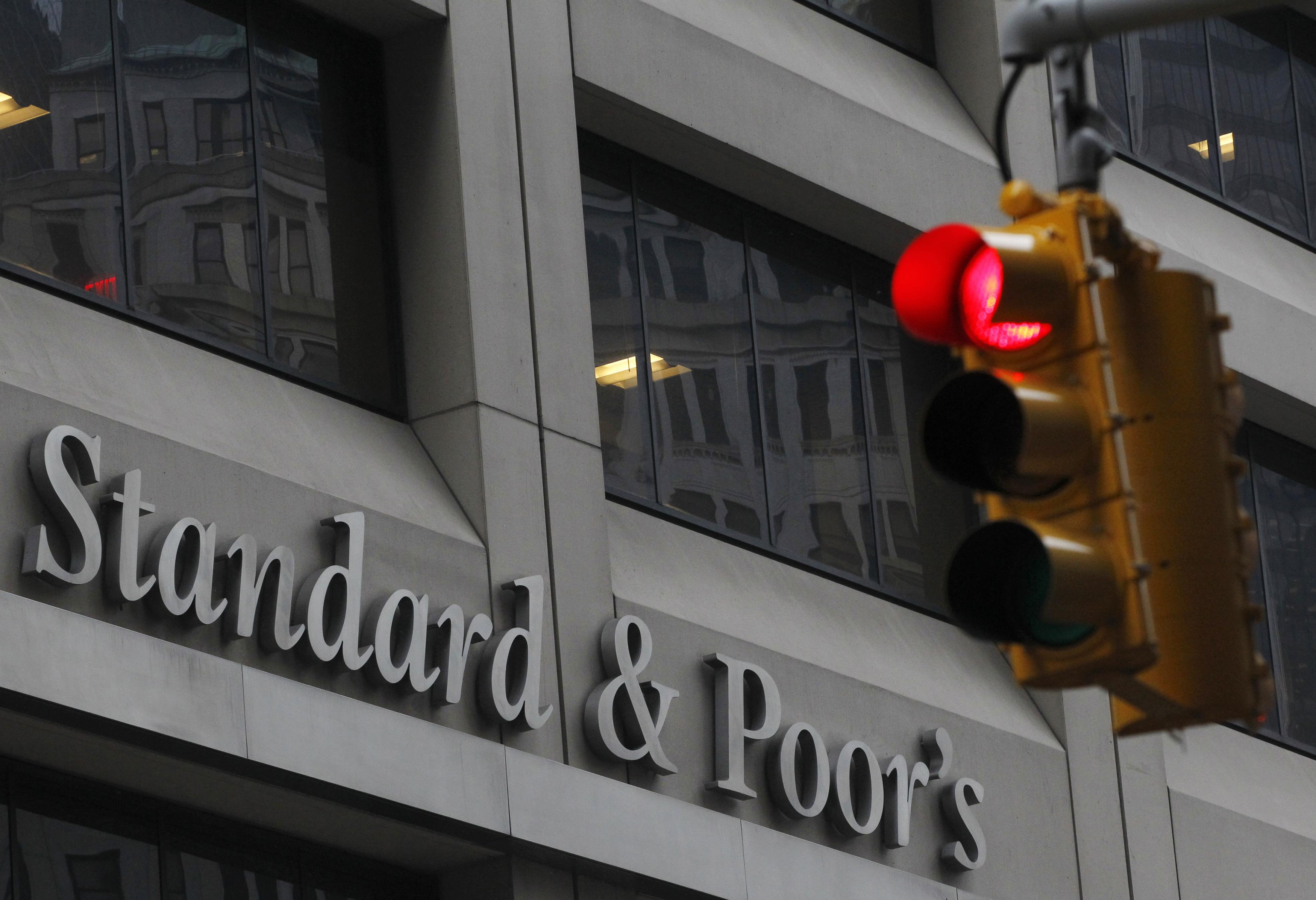 Standard & Poor’s: Προειδοποιεί με υποβάθμιση ευρωπαϊκές χώρες