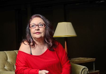 12 ερωτήσεις στην Μίρκα Παπακωνσταντίνου