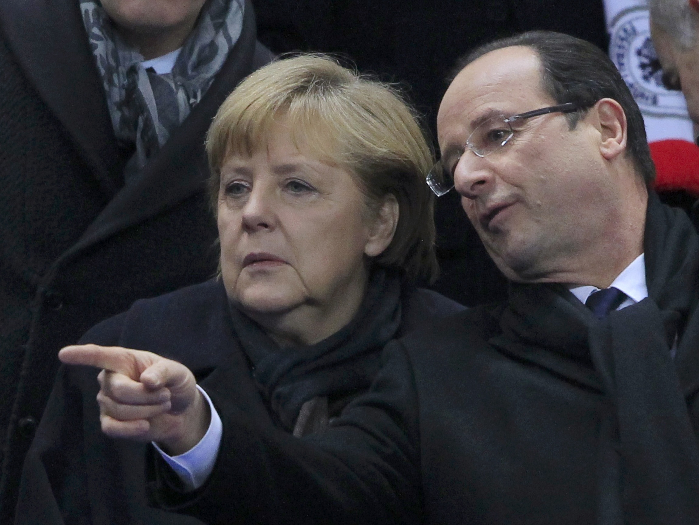 Βερολίνο: Σύγχυση για το ρόλο  Μέρκελ – Ολάντ στις διαπραγματεύσεις