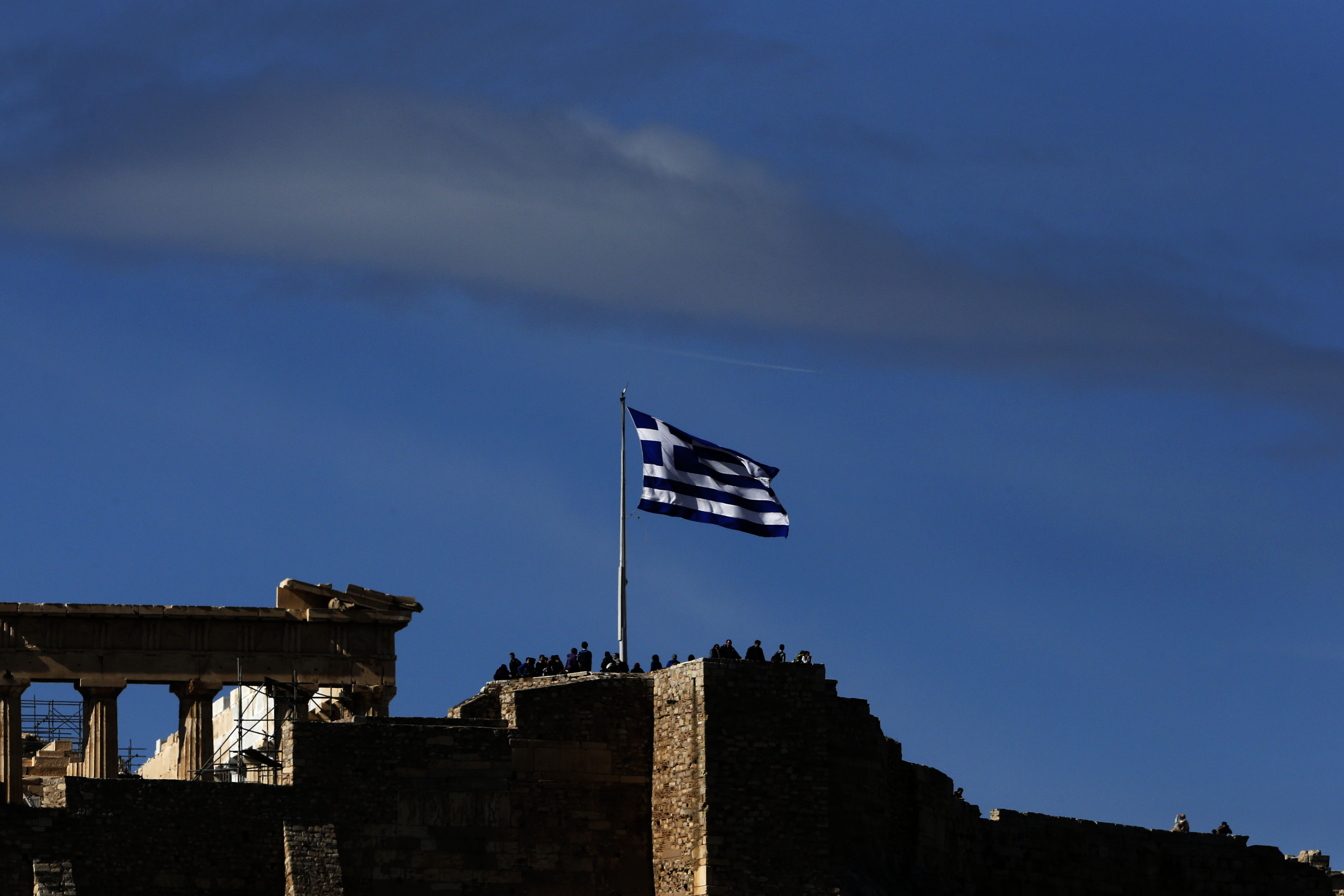 WSJ: H Ελλάδα πλησιέστερα στην ανάσταση των αγορών ομολόγων