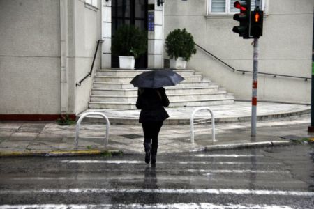 Αστατος ο καιρός με βροχές και χιόνια στα ορεινά