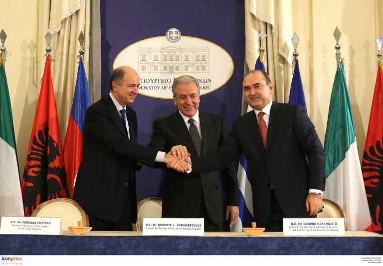 Υπεγράφη η συμφωνία για τον ΤΑΡ υπό το βλέμμα των ΗΠΑ | tovima.gr
