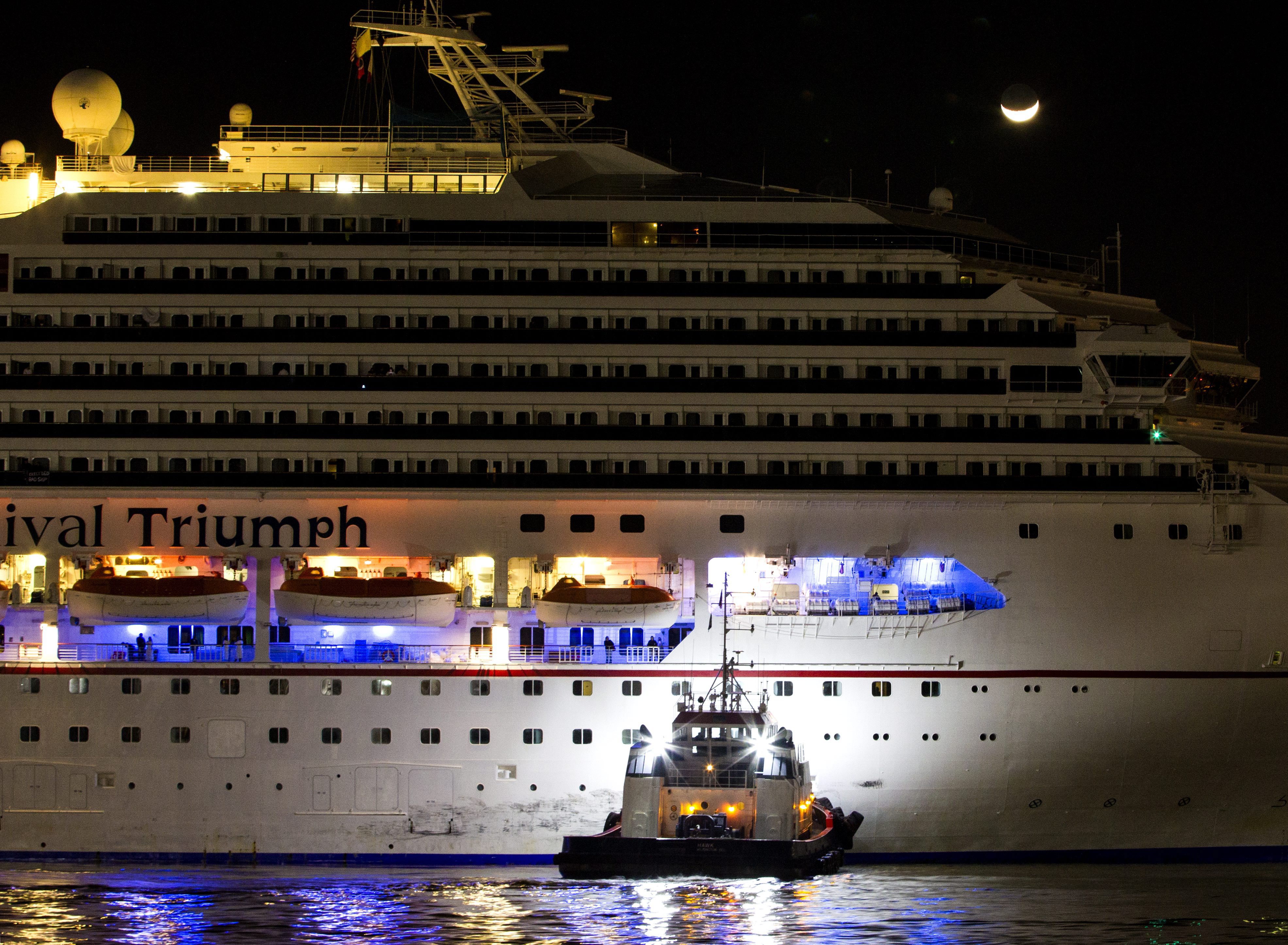 Εφθασε σε λιμάνι το επί πέντε ημέρες ακυβέρνητο Carnival Triumph