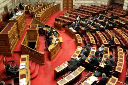 Stournaras and Tsipras clash over banking scandals in Parliament