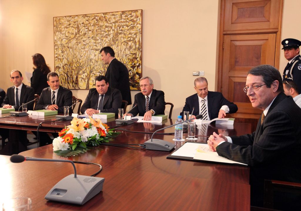 Αυστηρούς όρους θέτει η Κύπρος για τις πωλήσεις δανείων