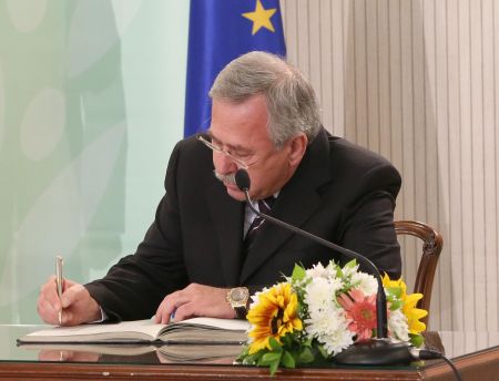 Παραιτήθηκε ο υπουργός Εσωτερικών της Κύπρου