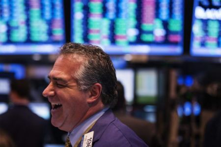 Bloomberg: Παγκόσμιοι «πρωταθλητές» απόδοσης το 2017 τα ελληνικά ομόλογα