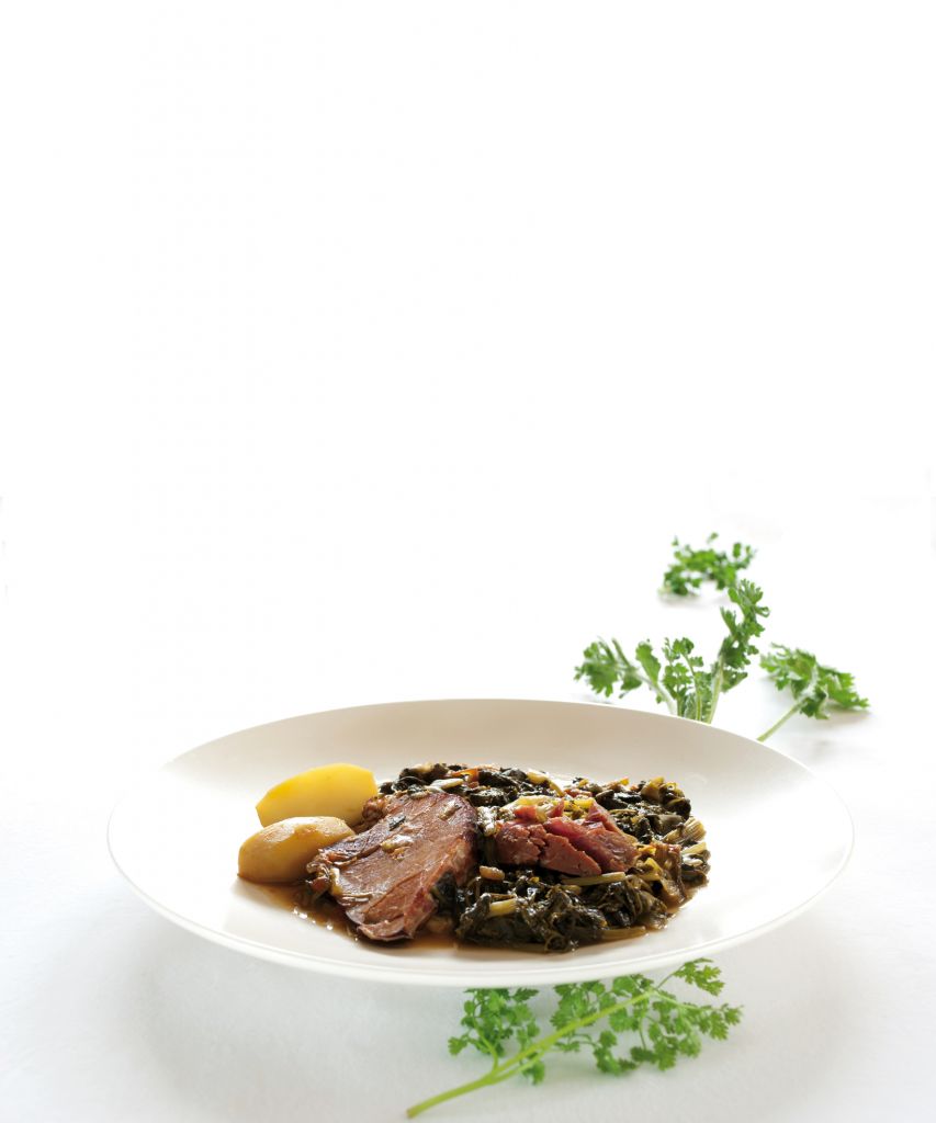 Σύγλινο με χόρτα στην κατσαρόλα