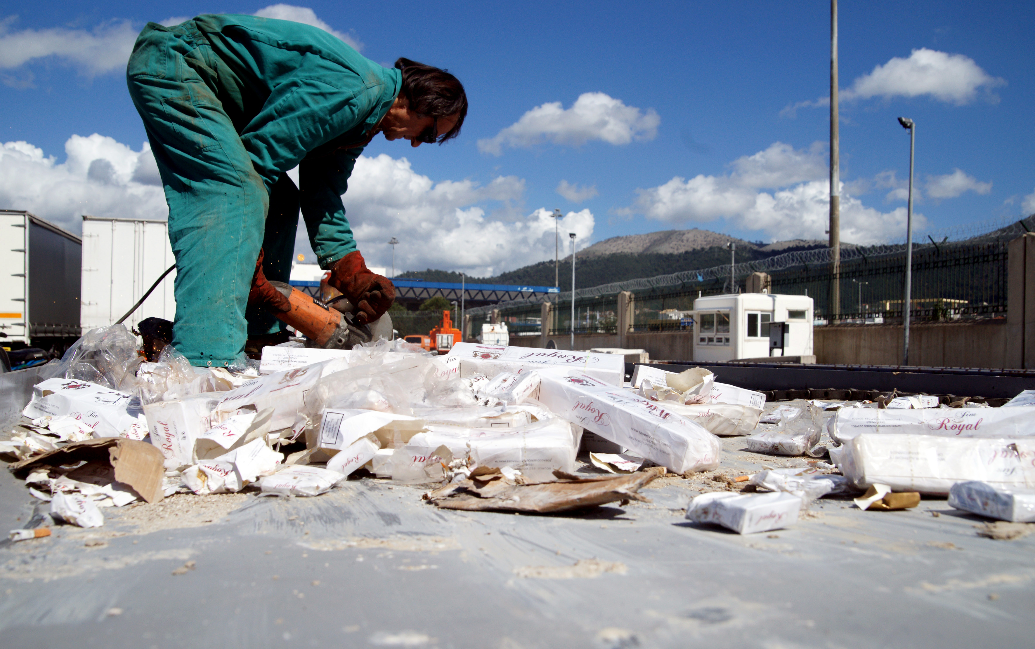 Το ΣΔΟΕ κατέστρεψε λαθραία τσιγάρα αξίας άνω των 10 εκατ. ευρώ