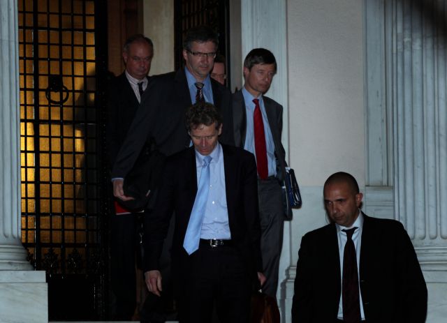 Η τρόικα κρατά σε ομηρεία το τραπεζικό σύστημα