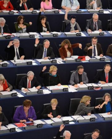 Ατομικά ασφαλιστικά συμβόλαια προωθεί η ΕΕ