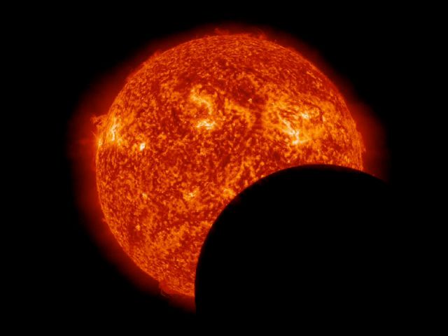 Γη και Σελήνη «έκρυψαν» τον Ηλιο από το SDO