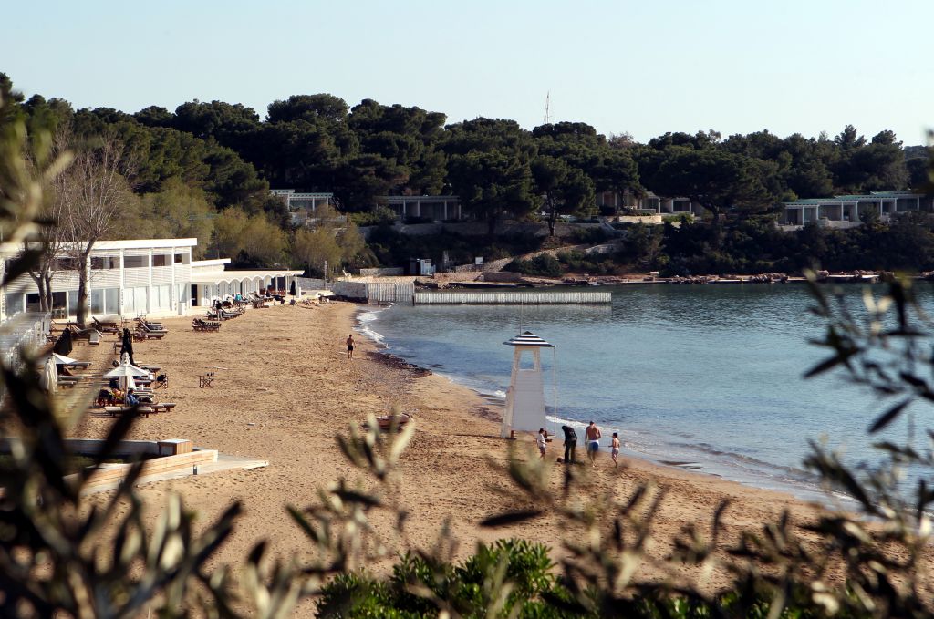 Παρατείνεται το δικαίωμα χρήσης του αιγιαλού του Αστέρα Βουλιαγμένης