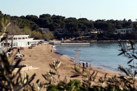 Παρατείνεται το δικαίωμα χρήσης του αιγιαλού του Αστέρα Βουλιαγμένης