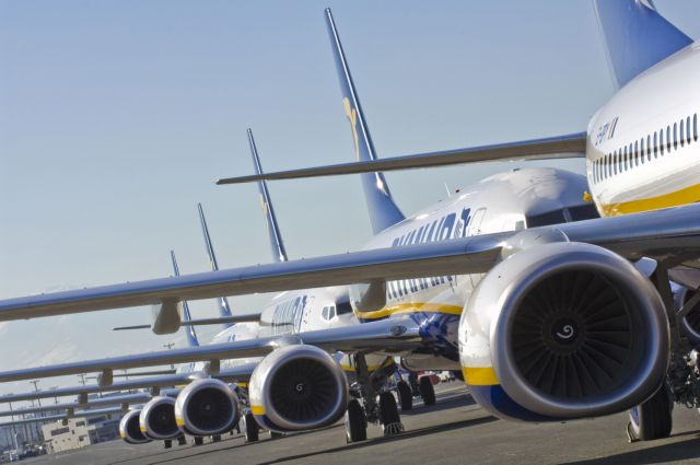 Οι Γερμανοί πιλότοι της Ryanair απειλούν με απεργίες και η εταιρεία με απολύσεις