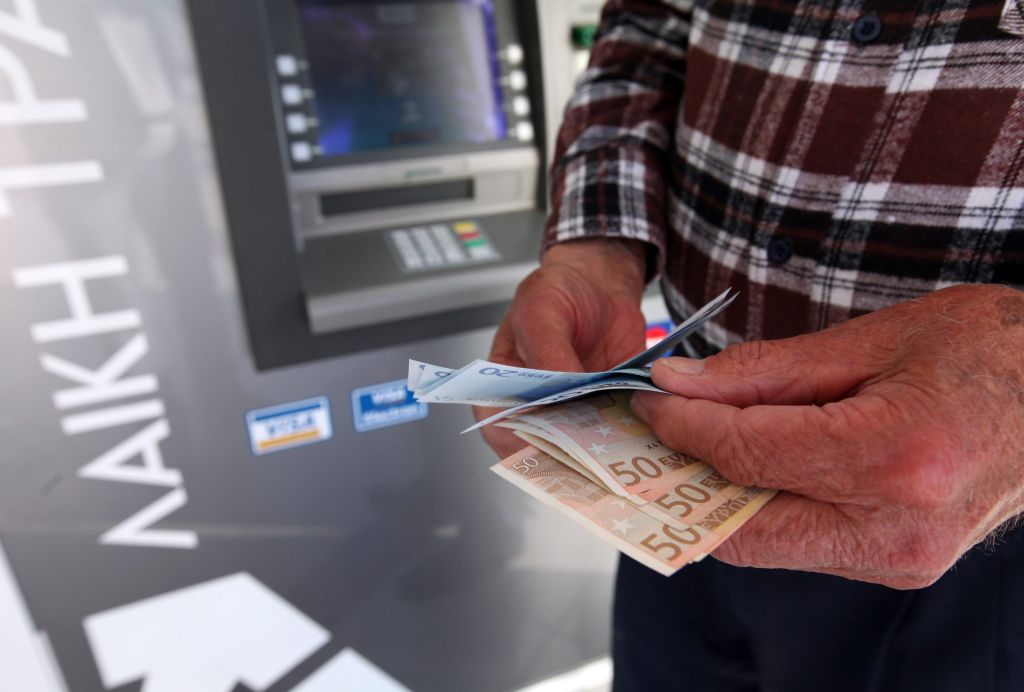 Τι δημιούργησε ουρές συνταξιούχων σε ATM το βράδυ της Τρίτης