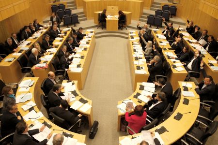 Κύπρος: Μείωση μισθού για βουλευτές που απουσιάζουν από τη Βουλή