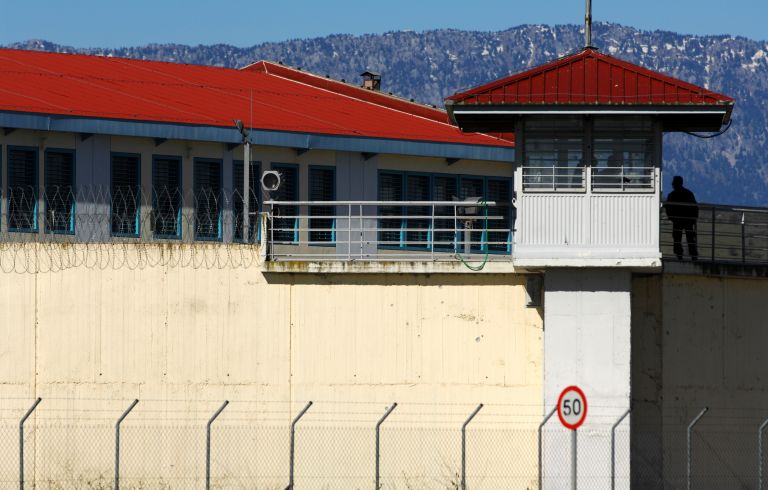 Στον εισαγγελέα δικηγόρος για υποκίνηση εξέγερσης σε φυλακή | tovima.gr