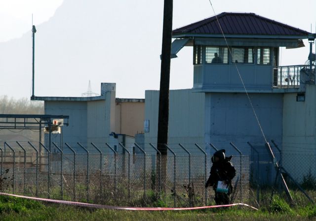 Σε ψευδοροφή κελιού το σχέδιο απόδρασης από τις φυλακές Τρικάλων