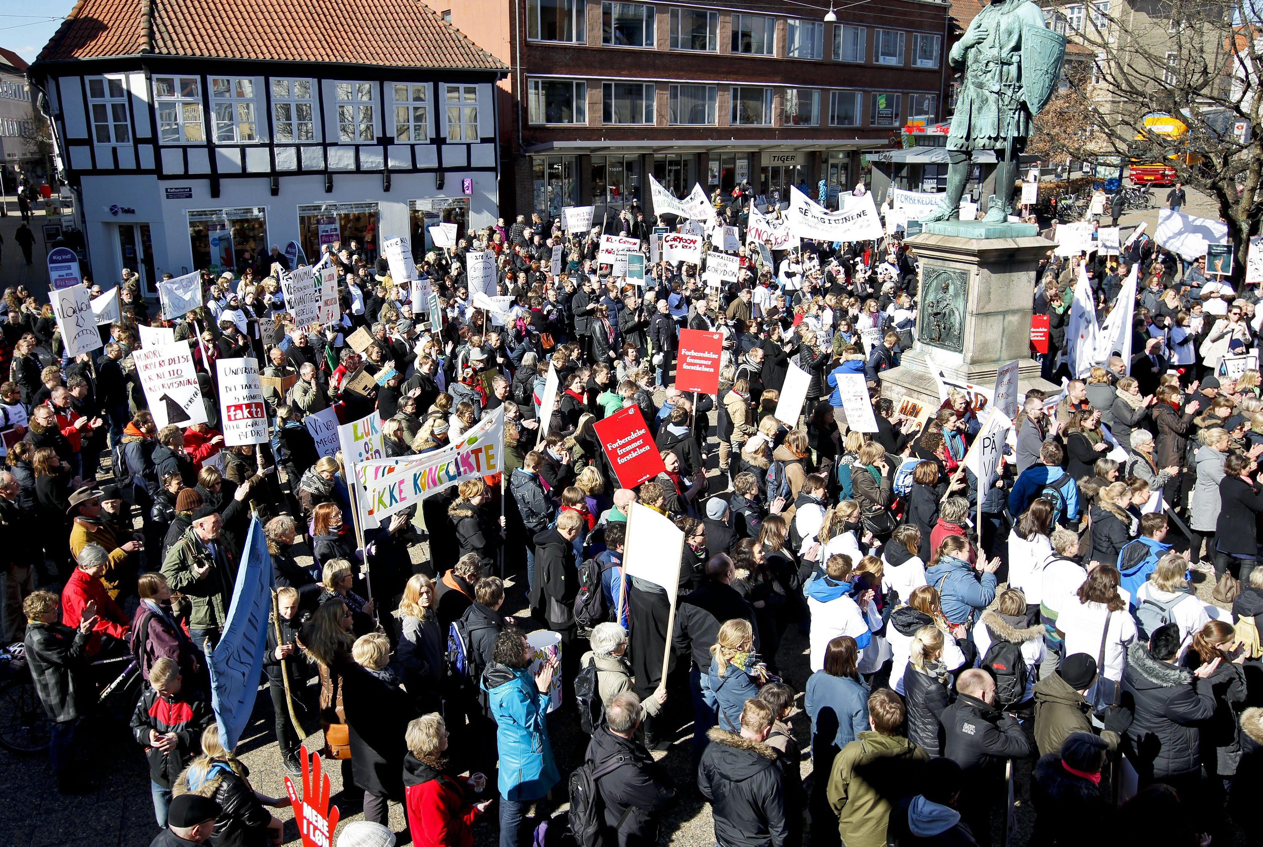 Δανία: Πρωτοφανές λοκ – άουτ σε εκατοντάδες δασκάλους