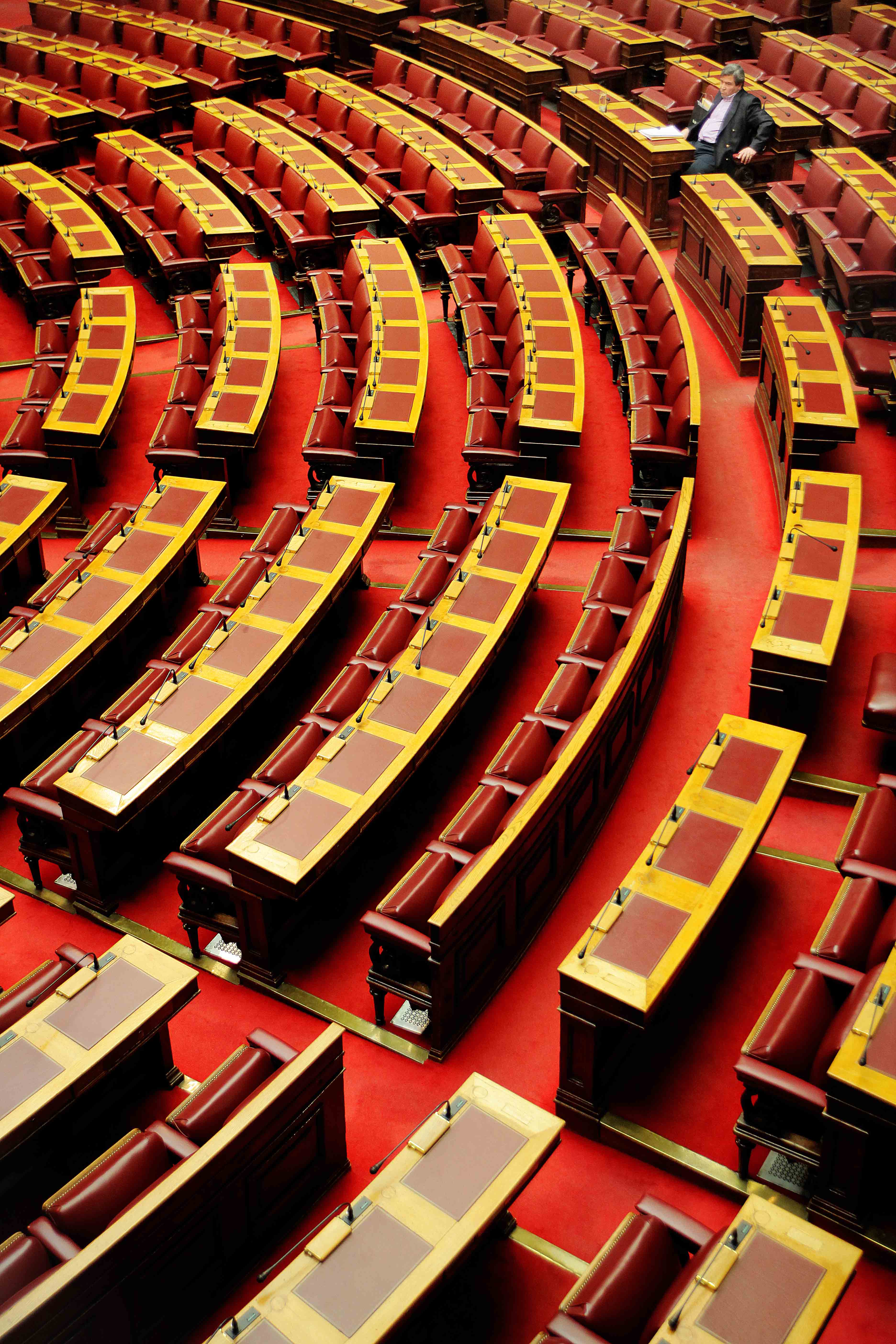 Βουλή: Αδεια τα έδρανα, δεν συζητήθηκαν επίκαιρες ερωτήσεις