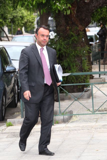 Περικοπές δαπανών για να μειωθούν οι φόροι