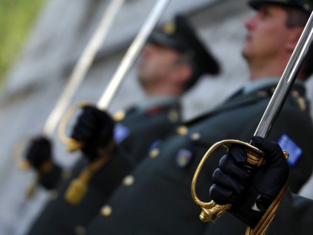 Πόσο κυμαίνονται τα αναδρομικά στα ειδικά μισθολόγια των αξιωματικών