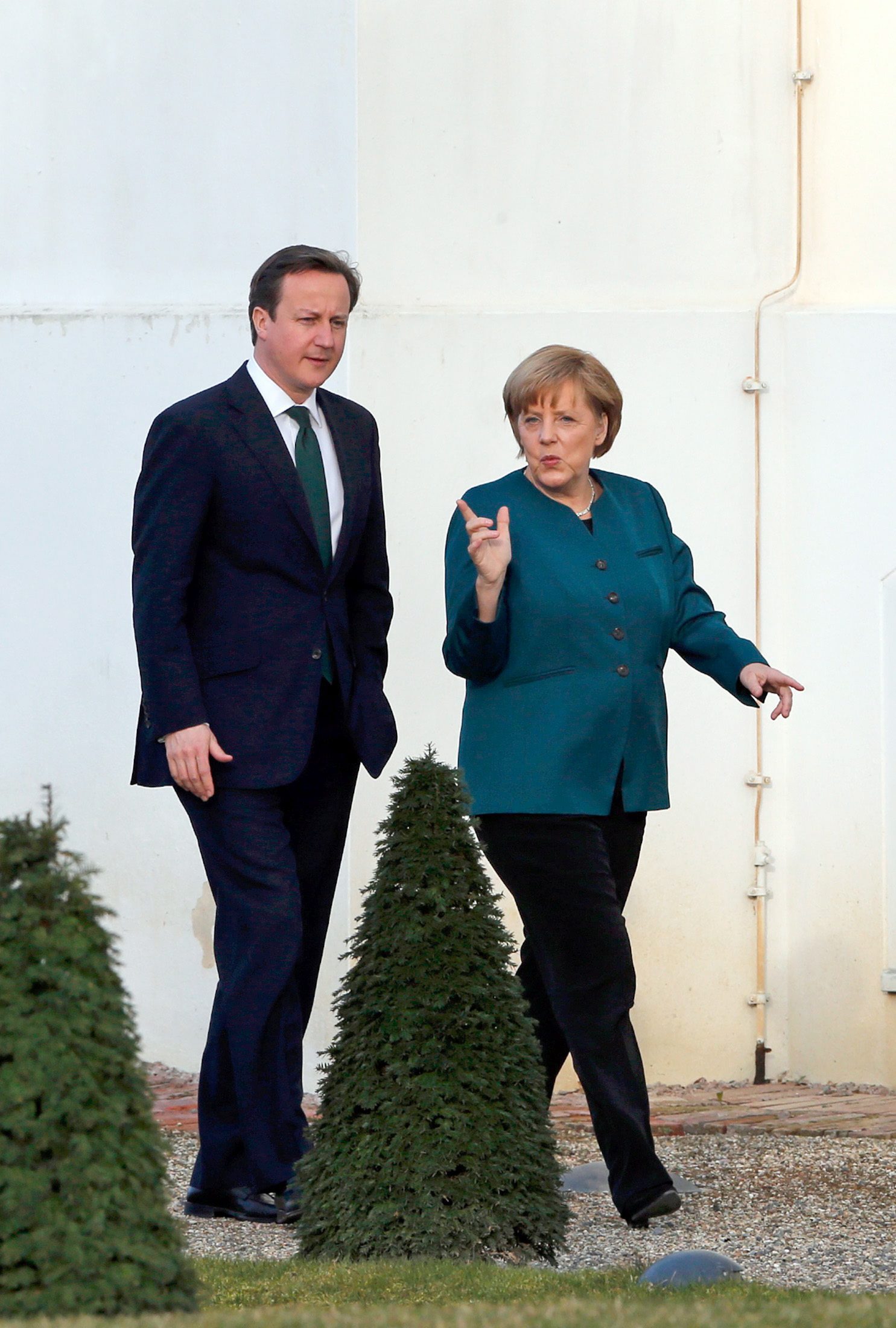 Μέρκελ: Θέλουμε η Βρετανία να παραμείνει στην ΕΕ