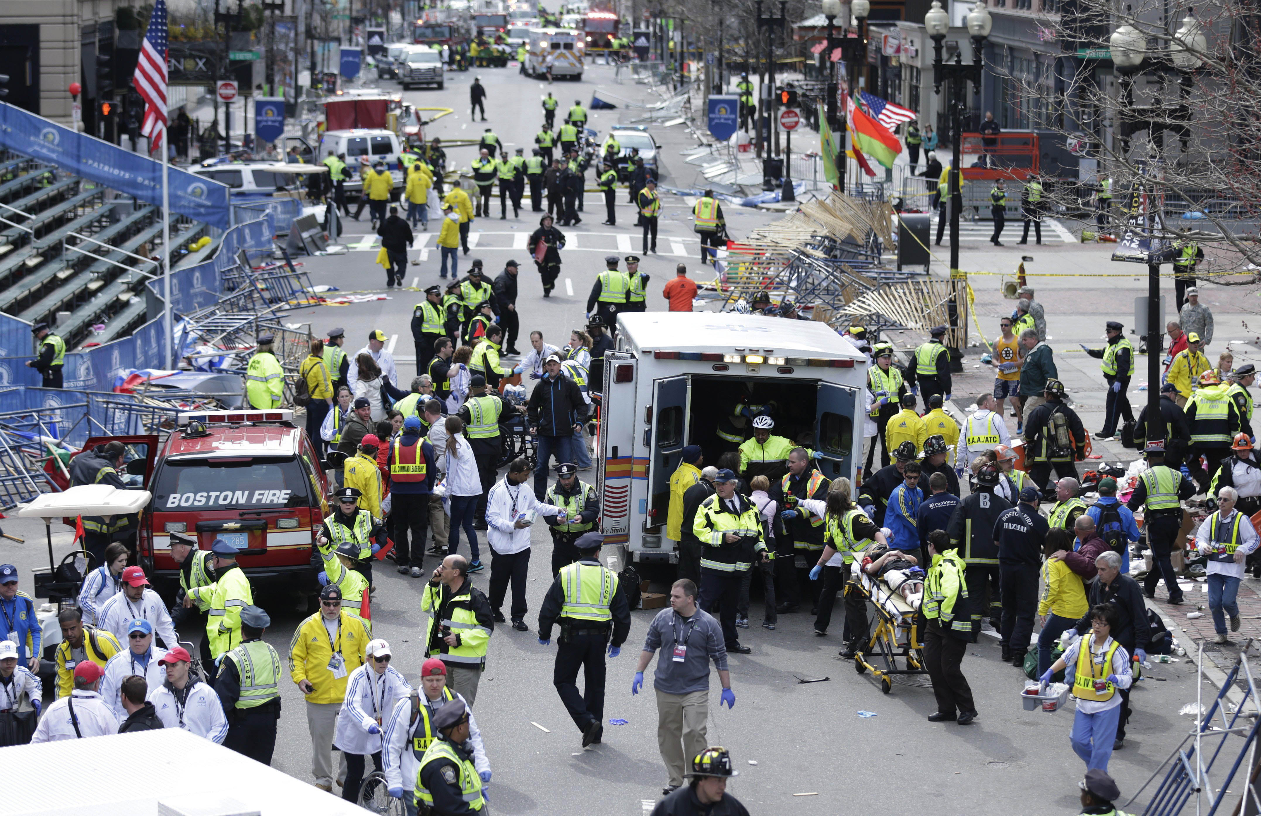 Какой сегодня теракт был. Теракт Бостонский марафон 2013. Бостонский марафон 2013 взрыв. Бостонском марафоне 15 апреля 2013 года.