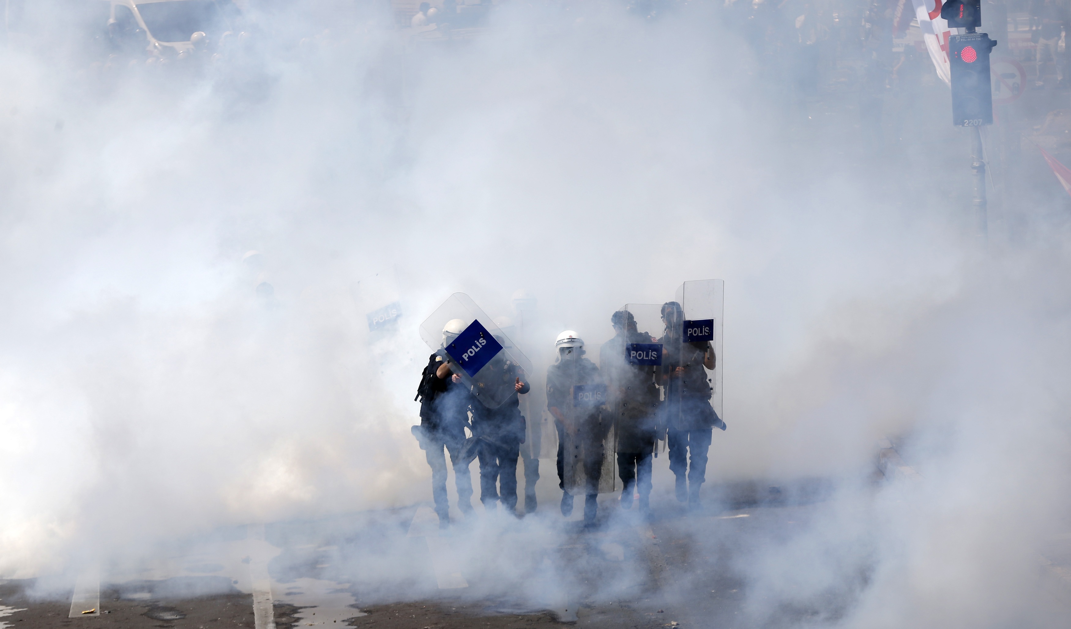 Δακρυγόνα στην Κωνσταντινούπολη μετά τη δολοφονία στο Ντιγιάρμπακιρ