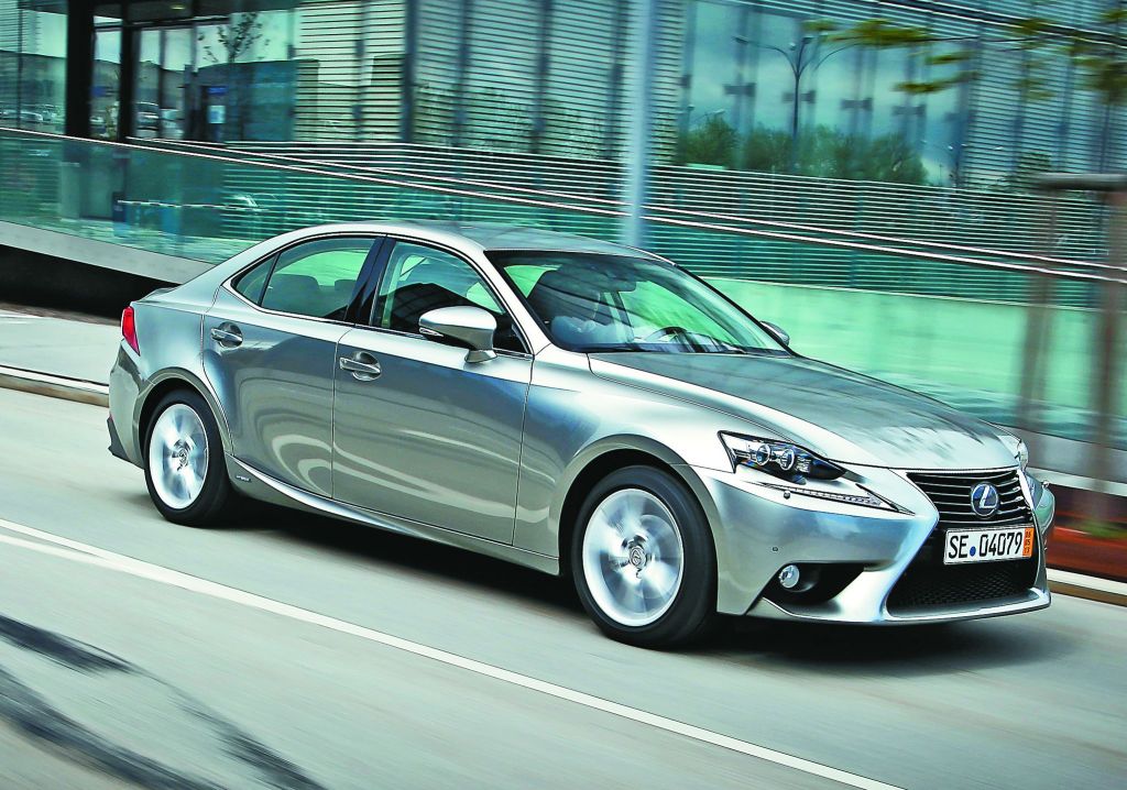 Lexus IS300h: Τεχνολογική υπεροχή