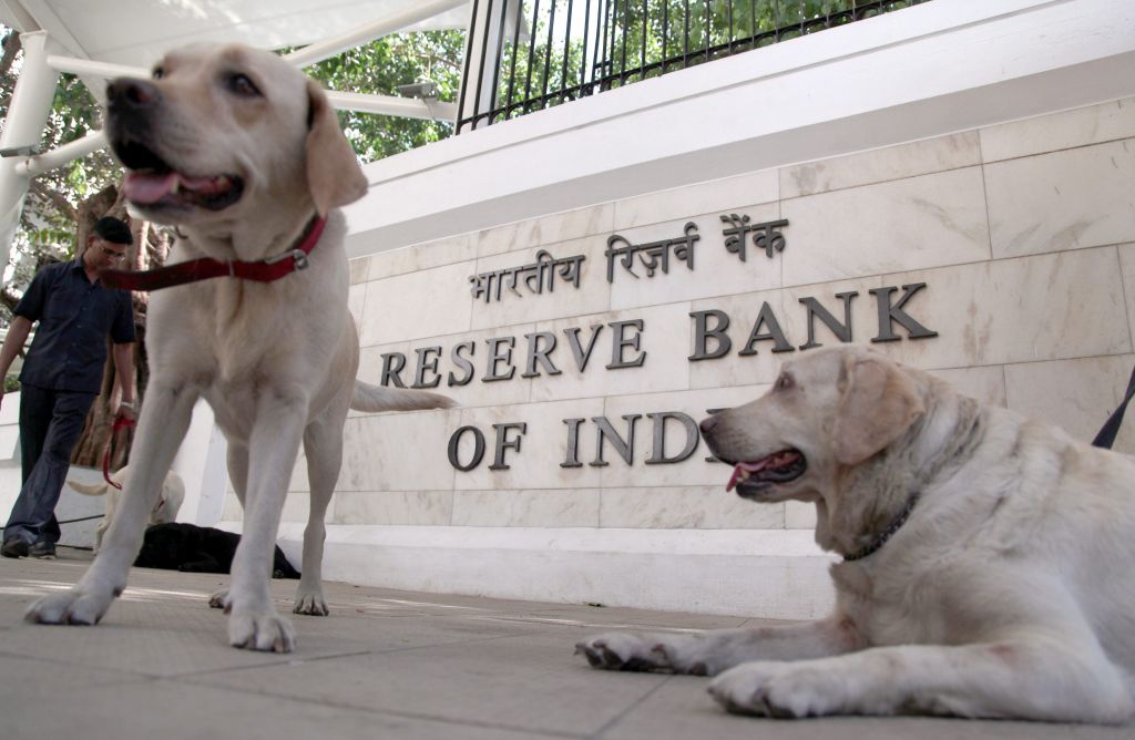 Αιφνιδιαστική μείωση των επιτοκίων στην Ινδία