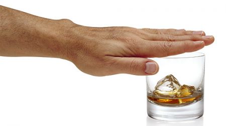 Δωρεάν στήριξη σε εξαρτημένους από το αλκοόλ στο «Καλφοπούλειο»