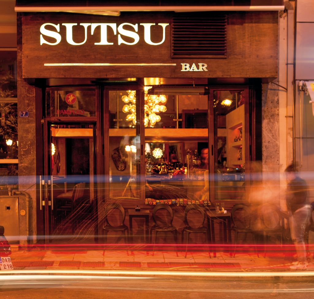 Στα τραπεζάκια της πλατείας