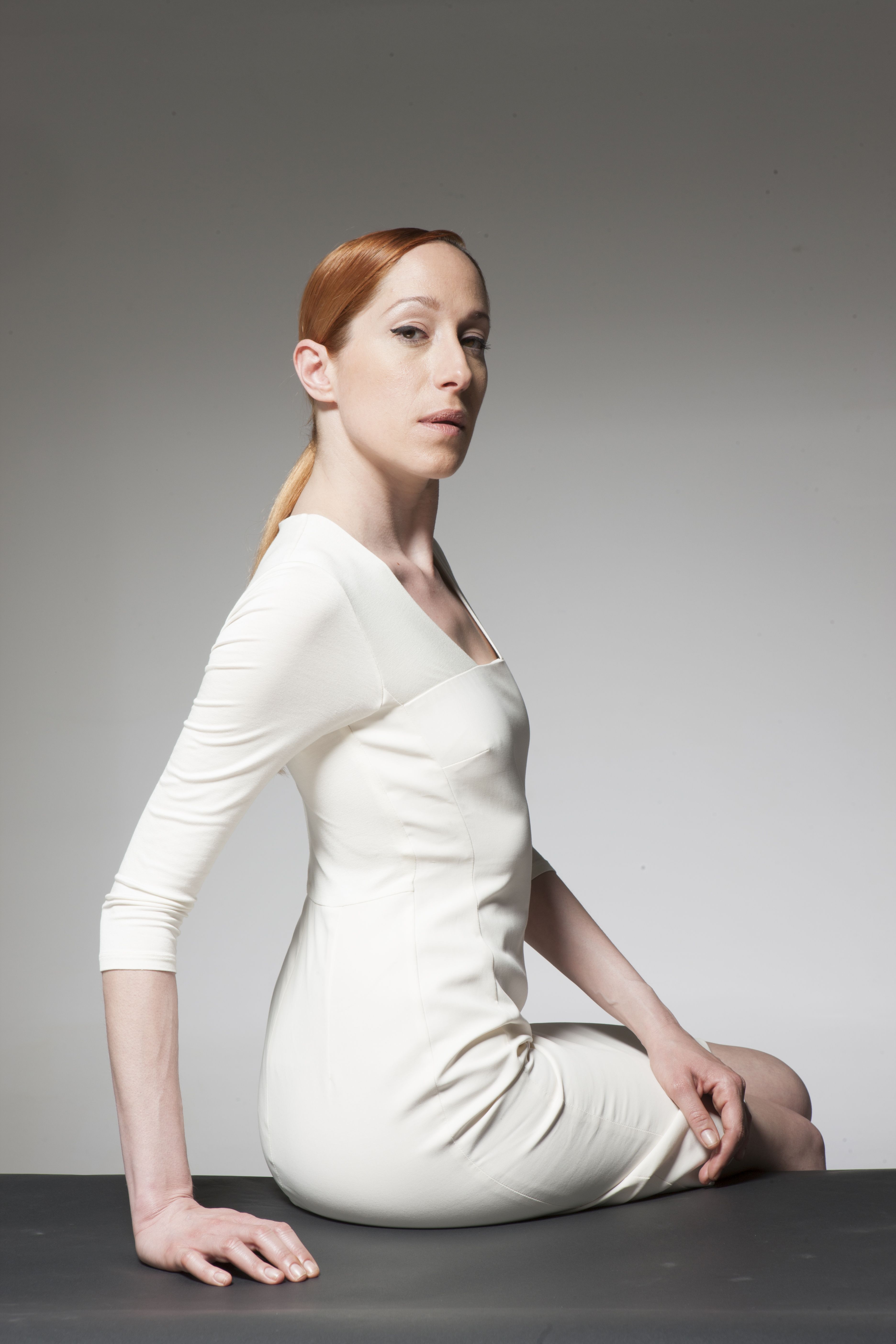 11 ερωτήσεις στην Κόρα Καρβούνη