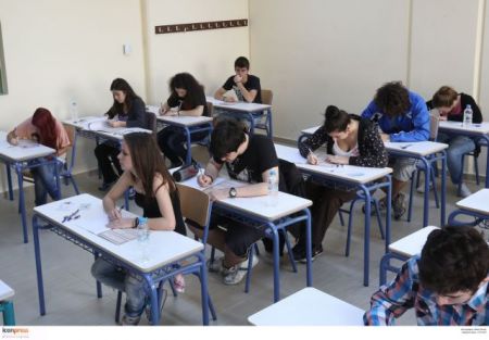 Μειώνονται στο μισό οι ειδικότητες στα σχολεία